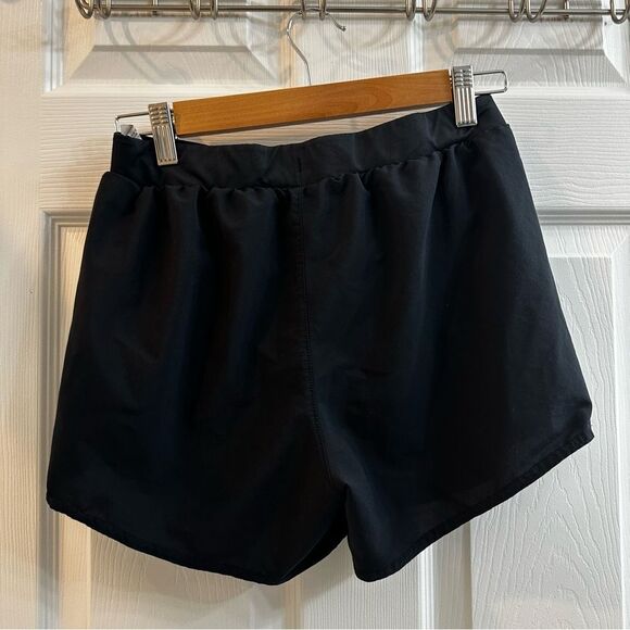 UNDER ARMOUR women's FLY SHORTS - BLACK/WHITE size small - Picture 5 of 7